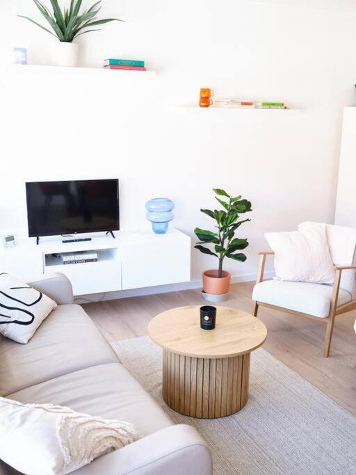Hugo By The Harbor, Light-Filled And Centrally Located Apartment - Free Parking Oostende Eksteriør billede