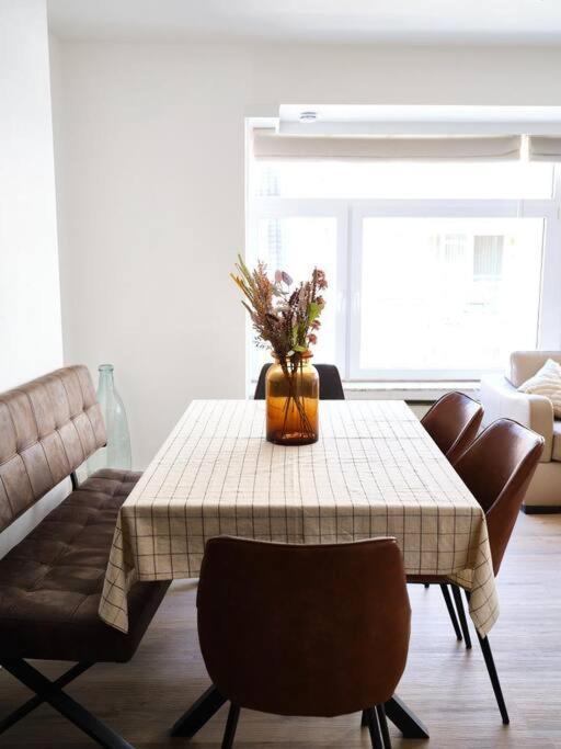 Hugo By The Harbor, Light-Filled And Centrally Located Apartment - Free Parking Oostende Eksteriør billede