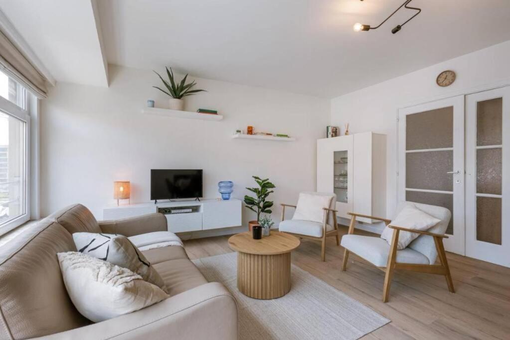 Hugo By The Harbor, Light-Filled And Centrally Located Apartment - Free Parking Oostende Eksteriør billede