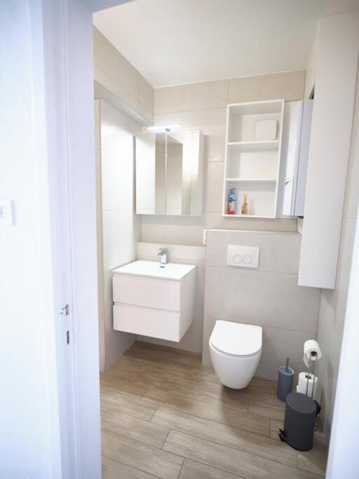 Hugo By The Harbor, Light-Filled And Centrally Located Apartment - Free Parking Oostende Eksteriør billede
