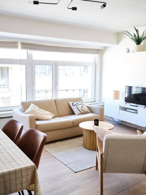 Hugo By The Harbor, Light-Filled And Centrally Located Apartment - Free Parking Oostende Eksteriør billede
